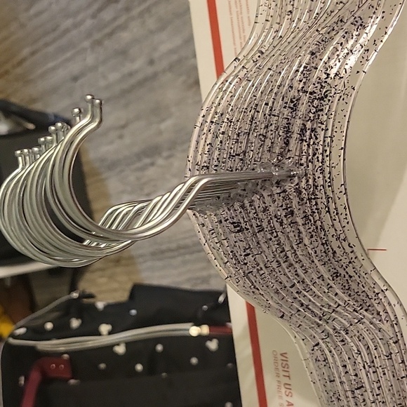 14 Juicy couture hangers - Picture 2 of 3